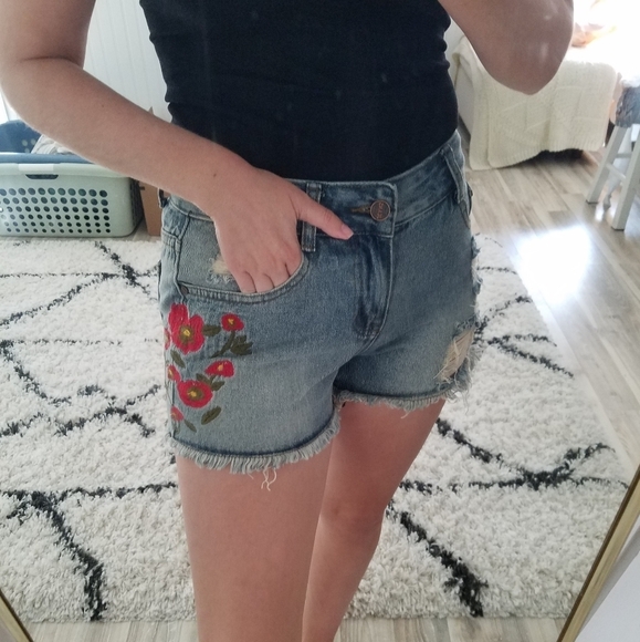 Cyn by Cynthia Mehra Pants - CYN Distressed & embroidered denim shorts